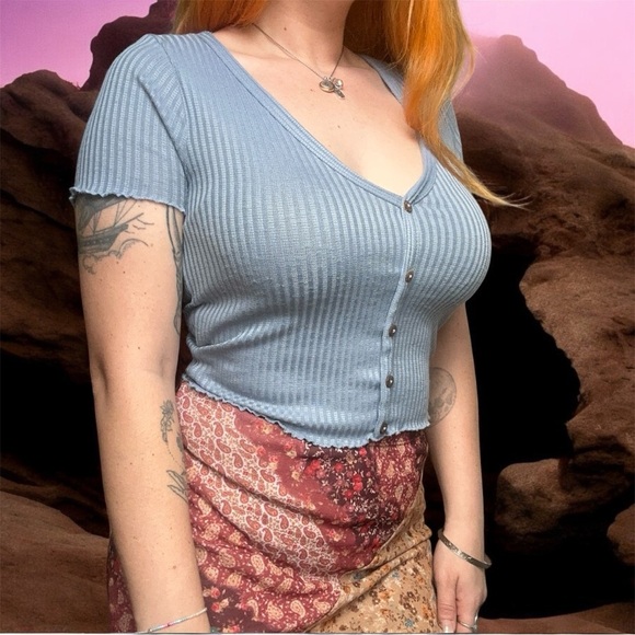 Streetwear Society Blue Ribbed Short Sleeve Cotton V Neck False Button Crop Top - Picture 1 of 10